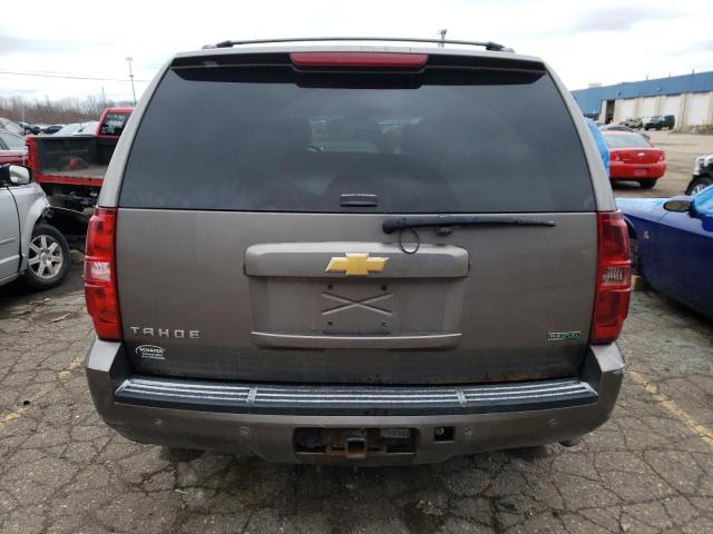 1GNSKBE01BR211270 - 2011 CHEVROLET TAHOE K1500 LT GRAY photo 6