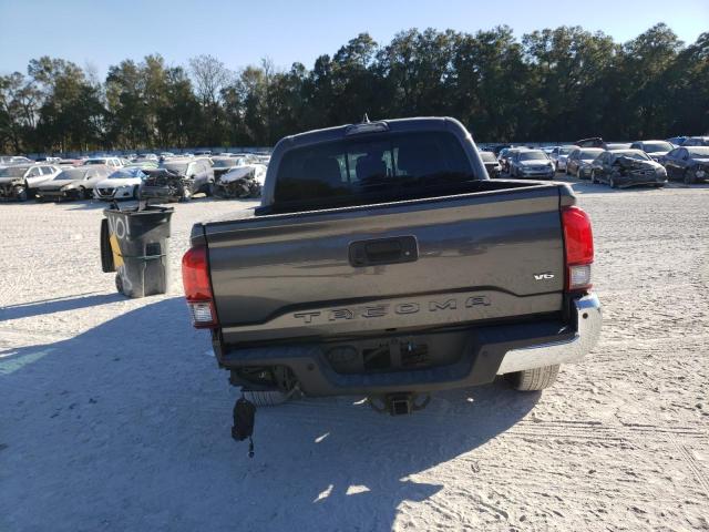 3TMAZ5CN5JM062443 - 2018 TOYOTA TACOMA DOUBLE CAB 灰色 照片 6