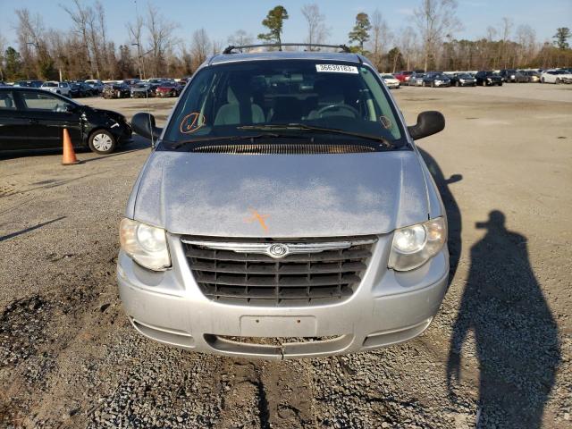 2C4GP54L95R439836 - 2005 CHRYSLER TOWN & COU TOURING ვერცხლისფერი ფოტო 5