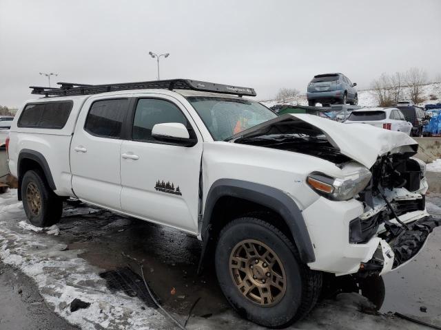 3TMDZ5BN4HM014960 - 2017 TOYOTA TACOMA DOUBLE CAB WHITE photo 4