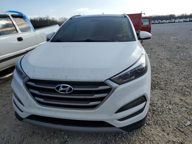 KM8J33A21JU646358 - 2018 HYUNDAI TUCSON VALUE WHITE photo 5