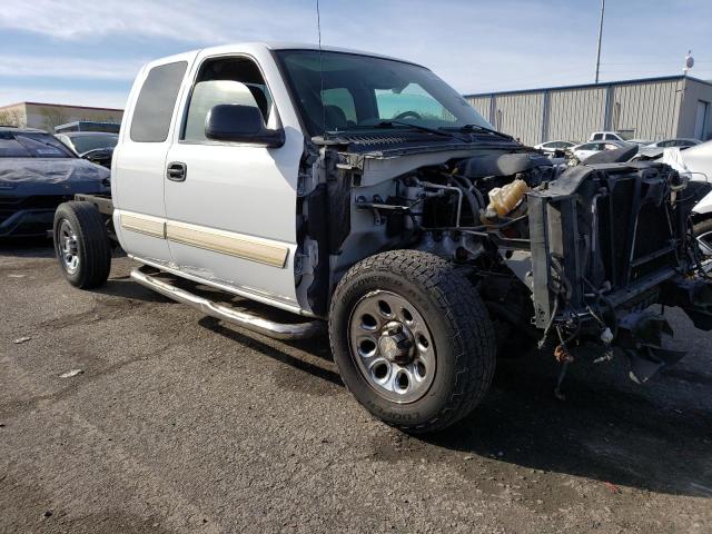 1GCEC19V47Z168392 - 2007 CHEVROLET SILVERADO C1500 CLASSIC WHITE photo 4