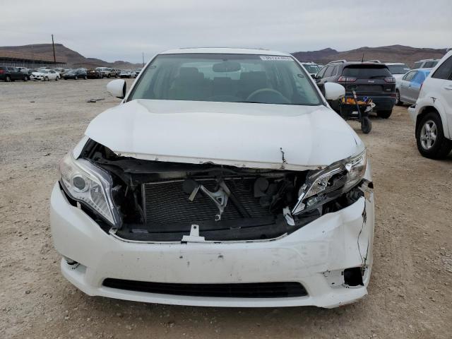 4T1BK3DB8BU410780 - 2011 TOYOTA AVALON BASE WHITE photo 5