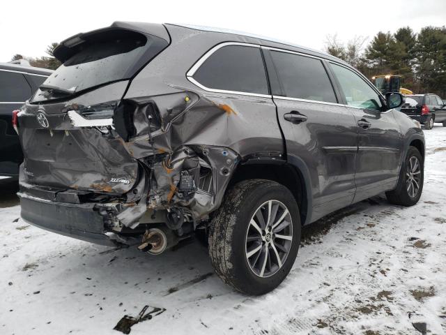 5TDJZRFH6JS865520 - 2018 TOYOTA HIGHLANDER SE GRAY photo 3