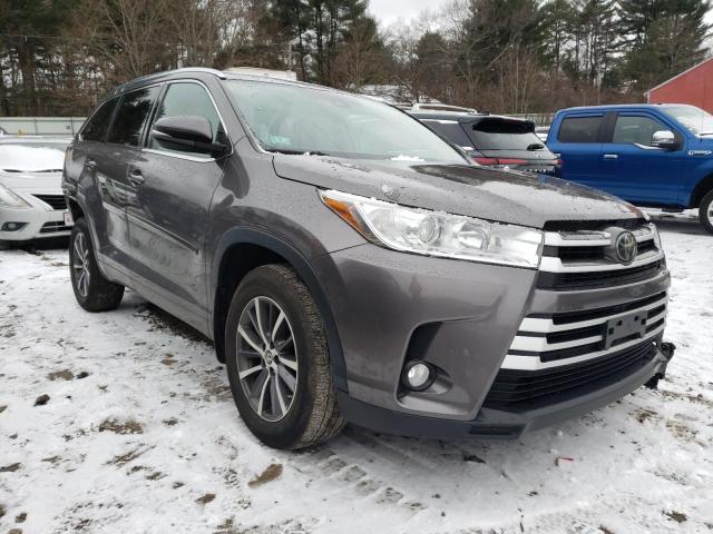 5TDJZRFH6JS865520 - 2018 TOYOTA HIGHLANDER SE GRAY photo 4