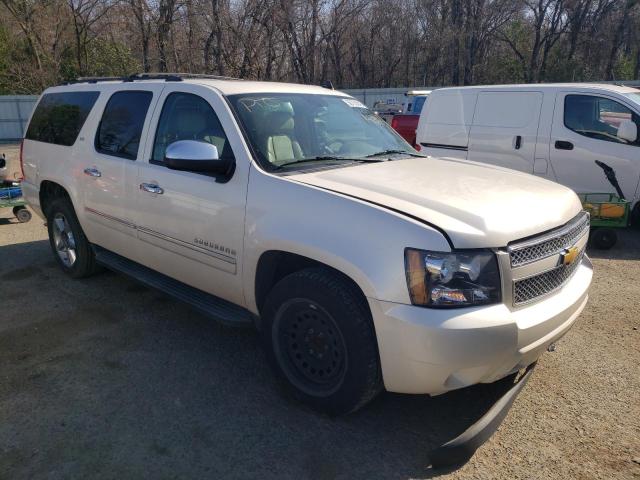 1GNSCKE02DR140113 - 2013 CHEVROLET SUBURBAN C1500 LTZ WHITE photo 4