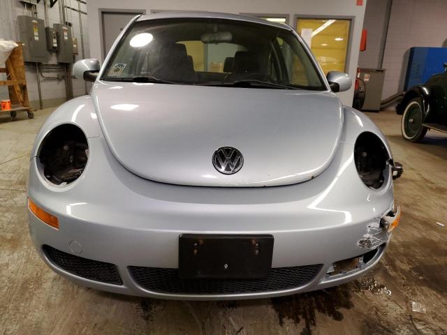 3VWPG3AGXAM008187 - 2010 VOLKSWAGEN NEW BEETLE SILVER photo 5