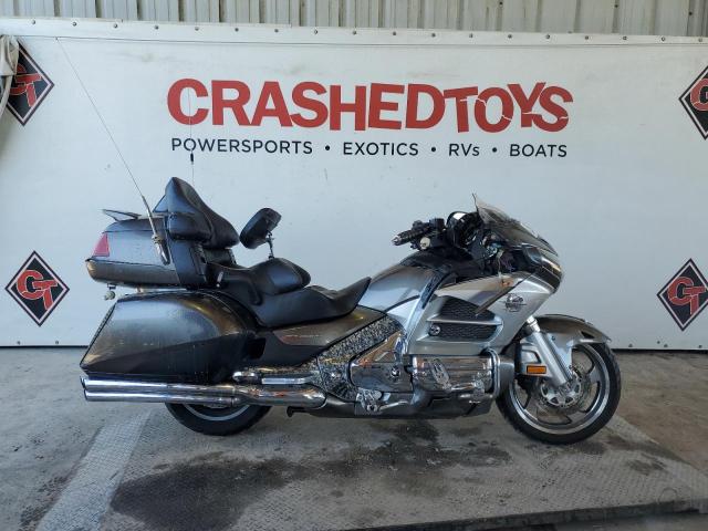 JH2SC68H8DK100152 - 2013 HONDA GL1800 H GRAY photo 2