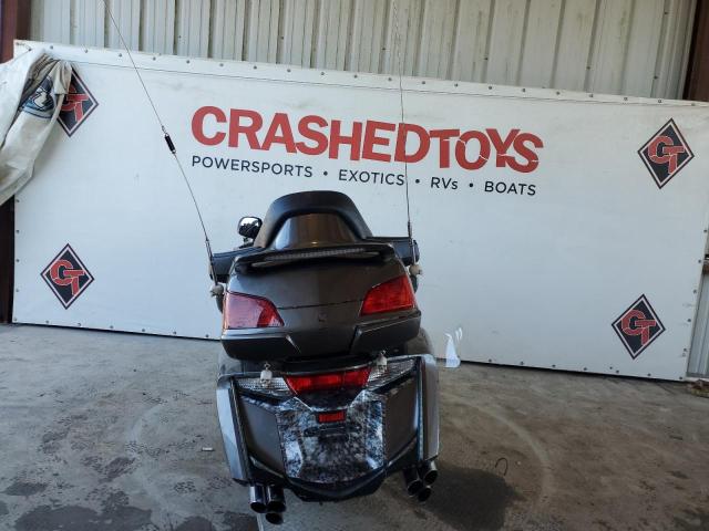 JH2SC68H8DK100152 - 2013 HONDA GL1800 H GRAY photo 4