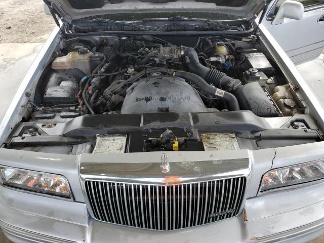 1LNLM81W0TY627169 - 1996 LINCOLN TOWN CAR EXECUTIVE SILVER photo 11