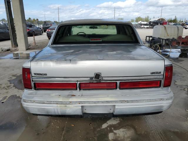 1LNLM81W0TY627169 - 1996 LINCOLN TOWN CAR EXECUTIVE SILVER photo 6