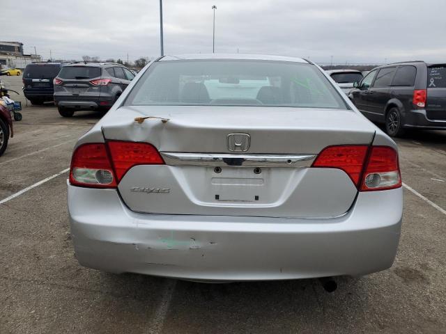 19XFA16559E026596 - 2009 HONDA CIVIC LX SILVER photo 6