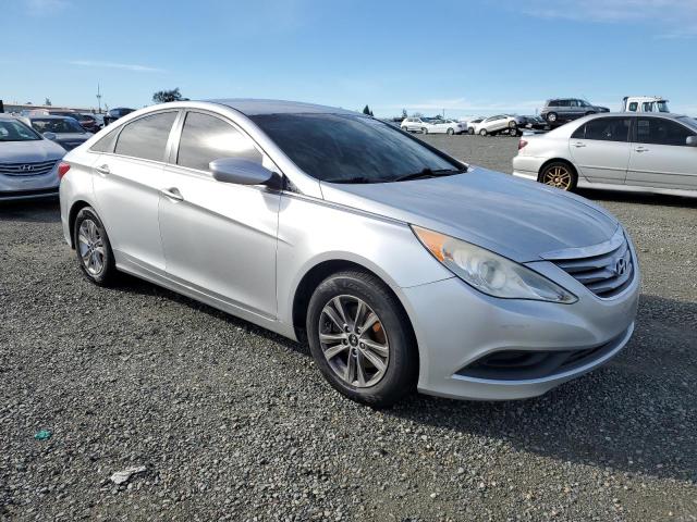 5NPEB4AC2EH883156 - 2014 HYUNDAI SONATA GLS SILVER photo 4