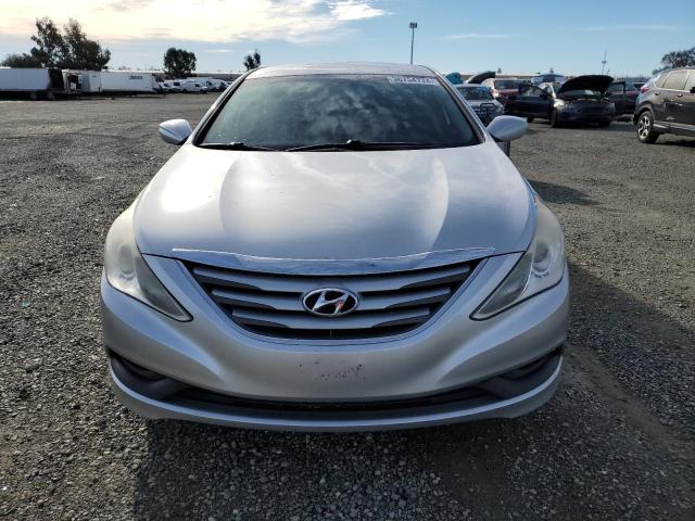 5NPEB4AC2EH883156 - 2014 HYUNDAI SONATA GLS SILVER photo 5