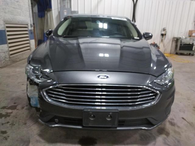 3FA6P0HD0KR103831 - 2019 FORD FUSION SE GRAY photo 5