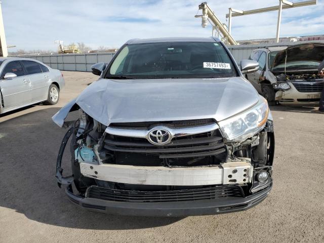 5TDJKRFH3FS112961 - 2015 TOYOTA HIGHLANDER XLE 银色 照片 5