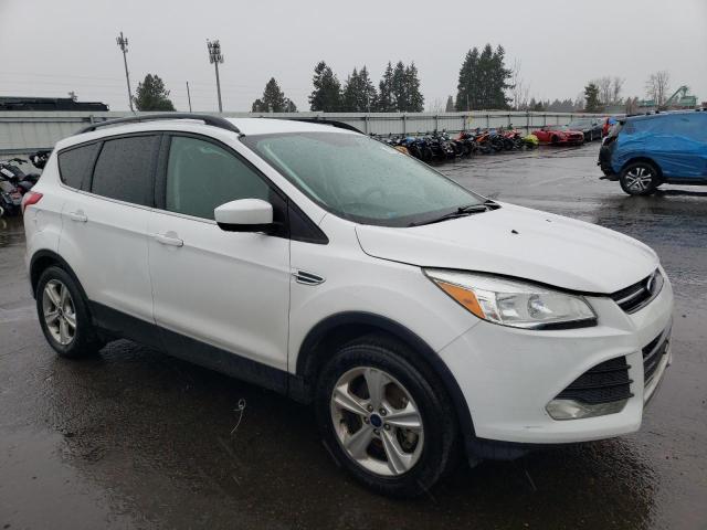 1FMCU9GX0GUC28748 - 2016 FORD ESCAPE SE WHITE photo 4