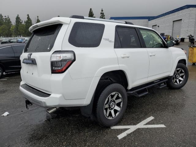 JTEBU5JR7J5531607 - 2018 TOYOTA 4RUNNER SR5/SR5 PREMIUM თეთრი ფოტო 3