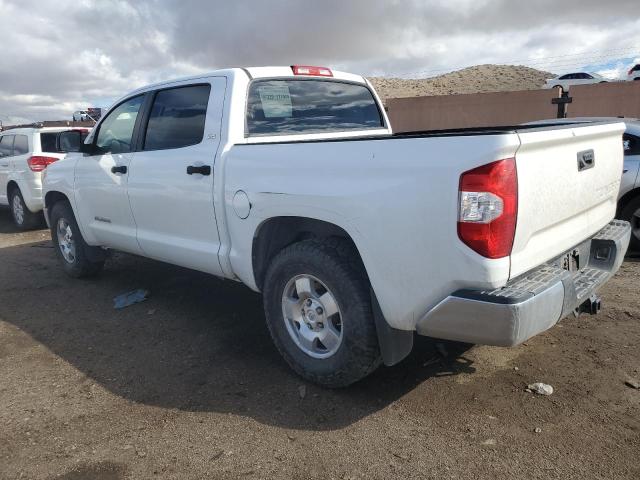 5TFEM5F13FX088355 - 2015 TOYOTA TUNDRA CREWMAX SR5 WHITE photo 2