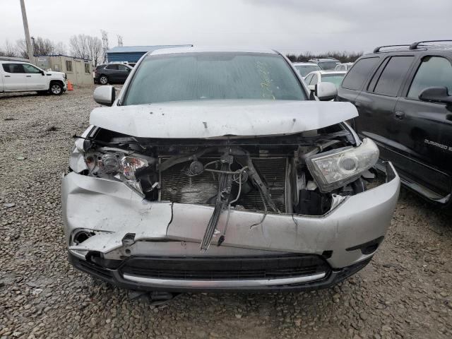 5TDZA3EH1DS044483 - 2013 TOYOTA HIGHLANDER BASE رمادي صورة 5