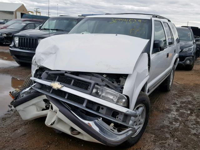 1GNDT13W0Y2257763 - 2000 CHEVROLET BLAZER  photo 2