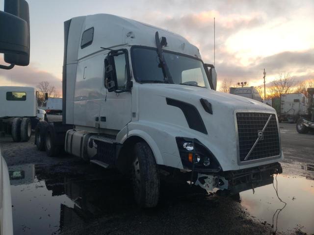 4V4N99EH7HN975645 - 2017 VOLVO VN VNL WHITE photo 1