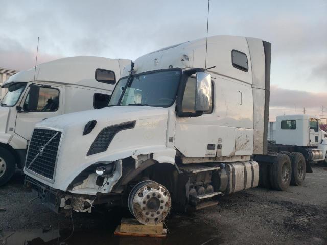 4V4N99EH7HN975645 - 2017 VOLVO VN VNL WHITE photo 2