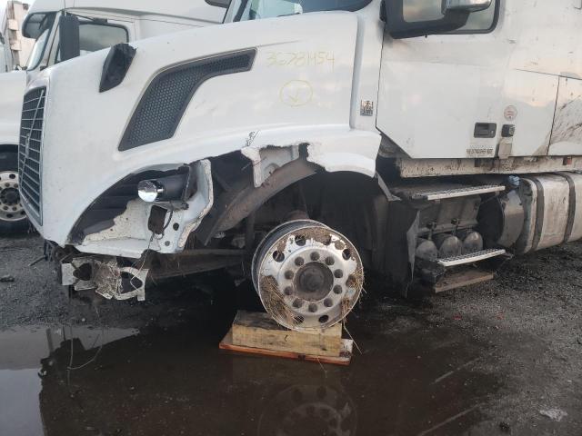 4V4N99EH7HN975645 - 2017 VOLVO VN VNL WHITE photo 9