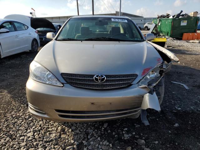 4T1BE32K92U575280 - 2002 TOYOTA CAMRY LE თაფლისფერი ფოტო 5