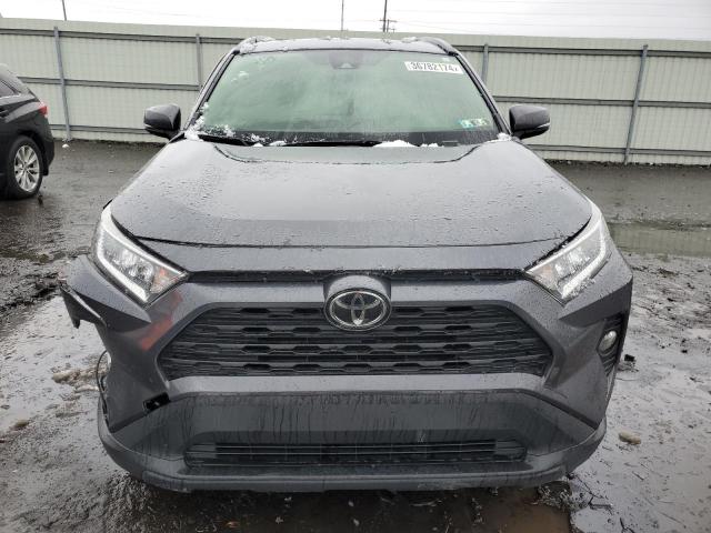 JTMP1RFV6KD018811 - 2019 TOYOTA RAV4 XLE GRAY photo 5