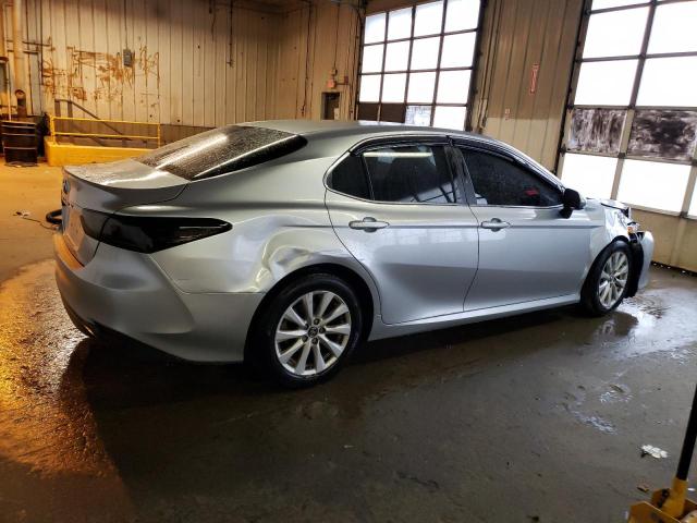 4T1B11HK7JU096328 - 2018 TOYOTA CAMRY L SILVER photo 3