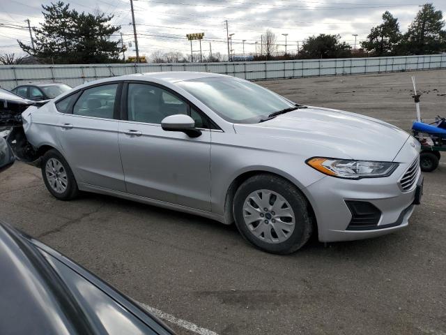 3FA6P0G72KR214537 - 2019 FORD FUSION S SILVER photo 4