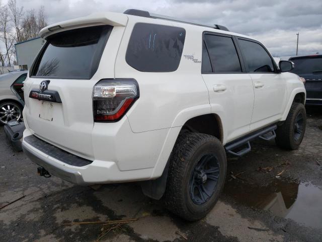 JTEBU5JR1J5577997 - 2018 TOYOTA 4RUNNER SR5/SR5 PREMIUM WHITE photo 3