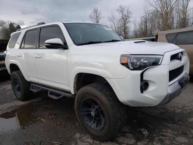 JTEBU5JR1J5577997 - 2018 TOYOTA 4RUNNER SR5/SR5 PREMIUM WHITE photo 4