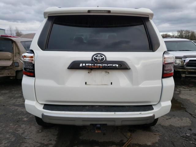 JTEBU5JR1J5577997 - 2018 TOYOTA 4RUNNER SR5/SR5 PREMIUM WHITE photo 6