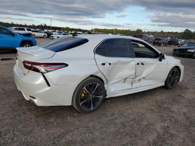 4T1B61HK8JU108925 - 2018 TOYOTA CAMRY XSE WHITE photo 3