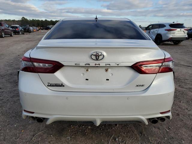 4T1B61HK8JU108925 - 2018 TOYOTA CAMRY XSE WHITE photo 6