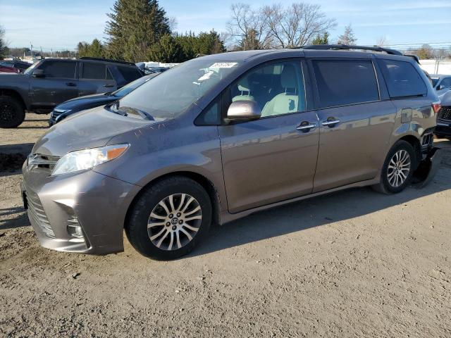 5TDYZ3DC4JS916872 - 2018 TOYOTA SIENNA XLE GRAY photo 1