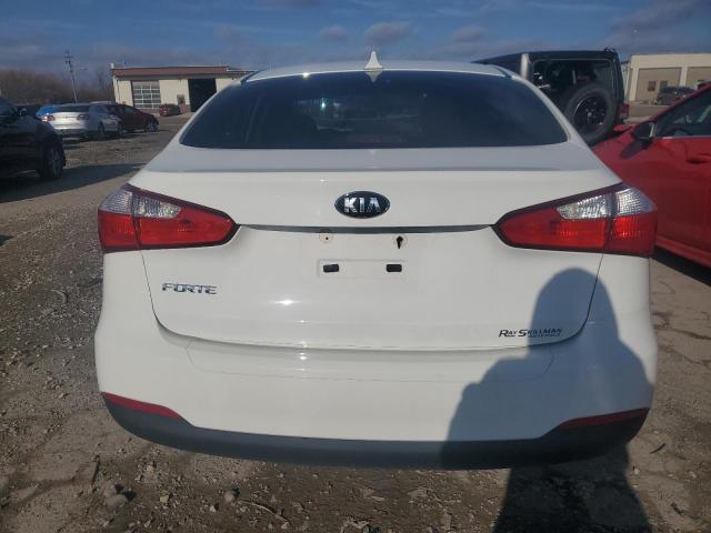 KNAFK4A67G5597401 - 2016 KIA FORTE LX WHITE photo 6