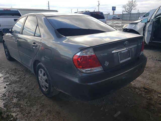 JTDBE32K053026064 - 2005 TOYOTA CAMRY LE GRAY photo 2