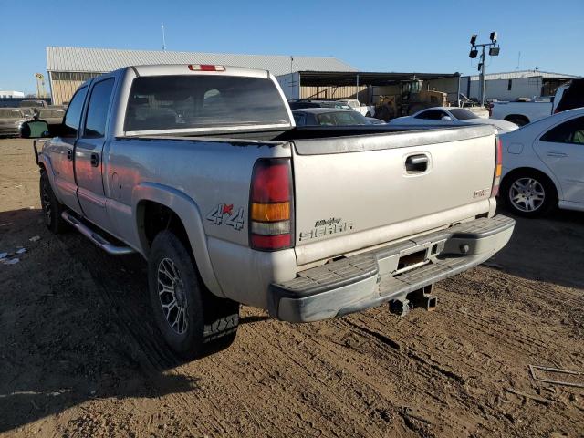 1GTGK23UX4F165690 - 2004 GMC SIERRA K2500 CREW CAB SILVER photo 2