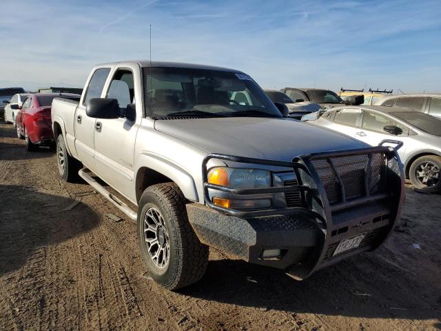 1GTGK23UX4F165690 - 2004 GMC SIERRA K2500 CREW CAB SILVER photo 4