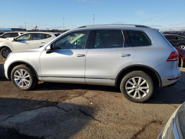 WVGEF9BP9DD007154 - 2013 VOLKSWAGEN TOUAREG V6 SILVER photo 2