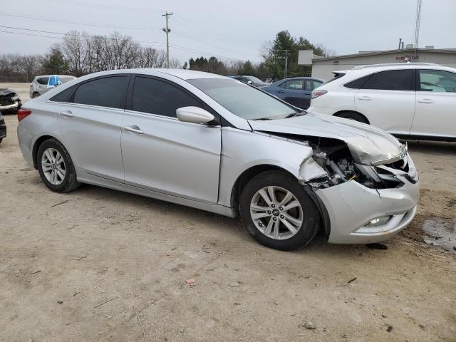 5NPEB4AC8DH704228 - 2013 HYUNDAI SONATA GLS SILVER photo 4