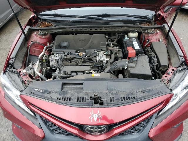 4T1B11HKXJU616358 - 2018 TOYOTA CAMRY L RED photo 11