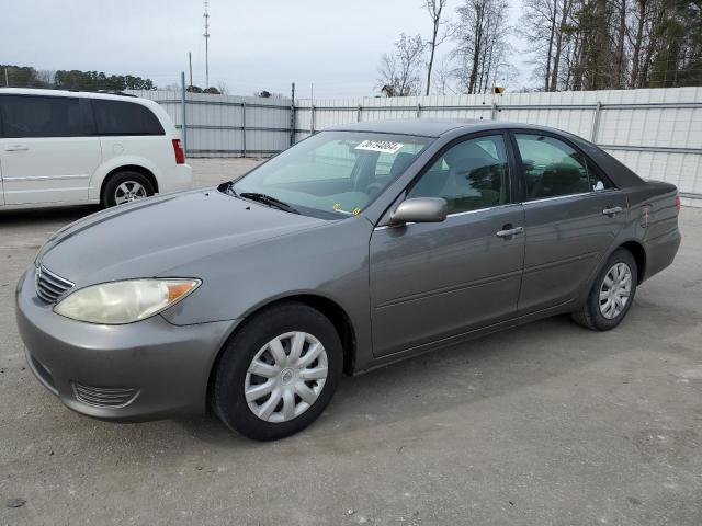 4T1BE32K05U590125 - 2005 TOYOTA CAMRY LE GRAY photo 1