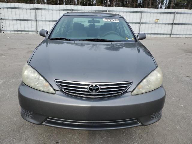 4T1BE32K05U590125 - 2005 TOYOTA CAMRY LE GRAY photo 5