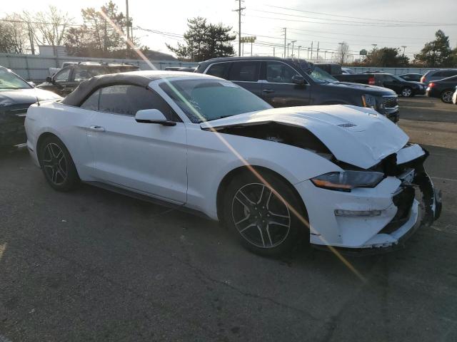 1FATP8UH4K5151166 - 2019 FORD MUSTANG WHITE photo 4