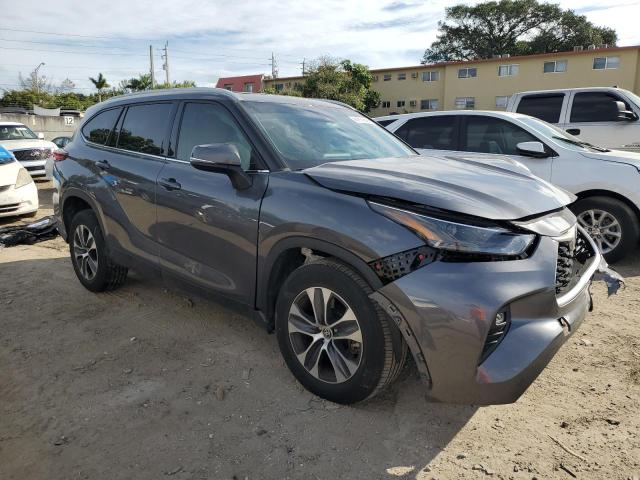 5TDGZRAH3NS115385 - 2022 TOYOTA HIGHLANDER XLE CHARCOAL photo 4