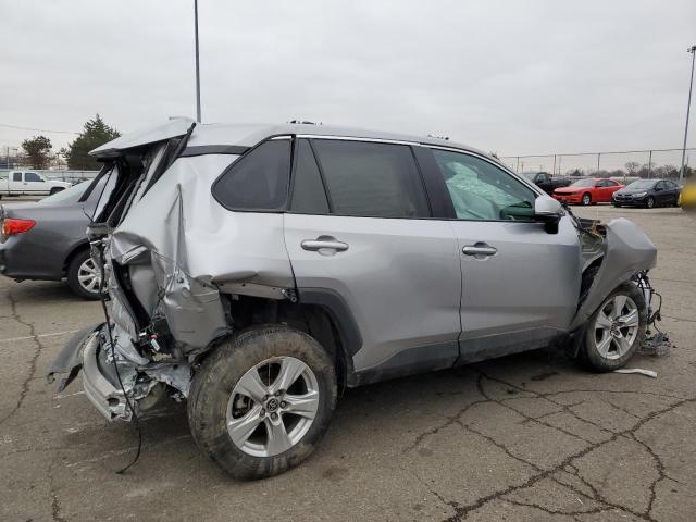 2T3P1RFV5MC216318 - 2021 TOYOTA RAV4 XLE SILVER photo 3